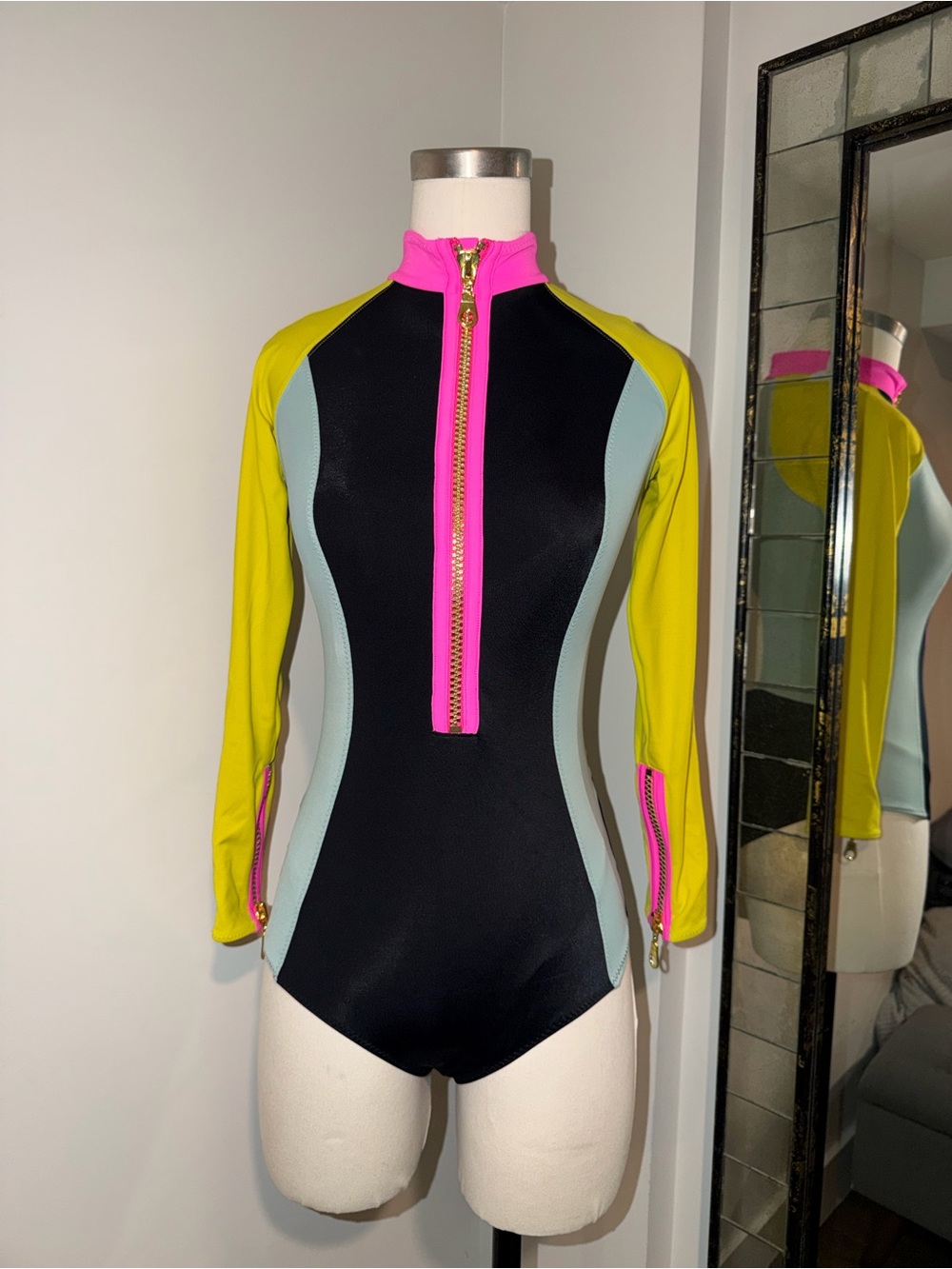 H&M Scuba Swimsuit - Picture 2 of 8